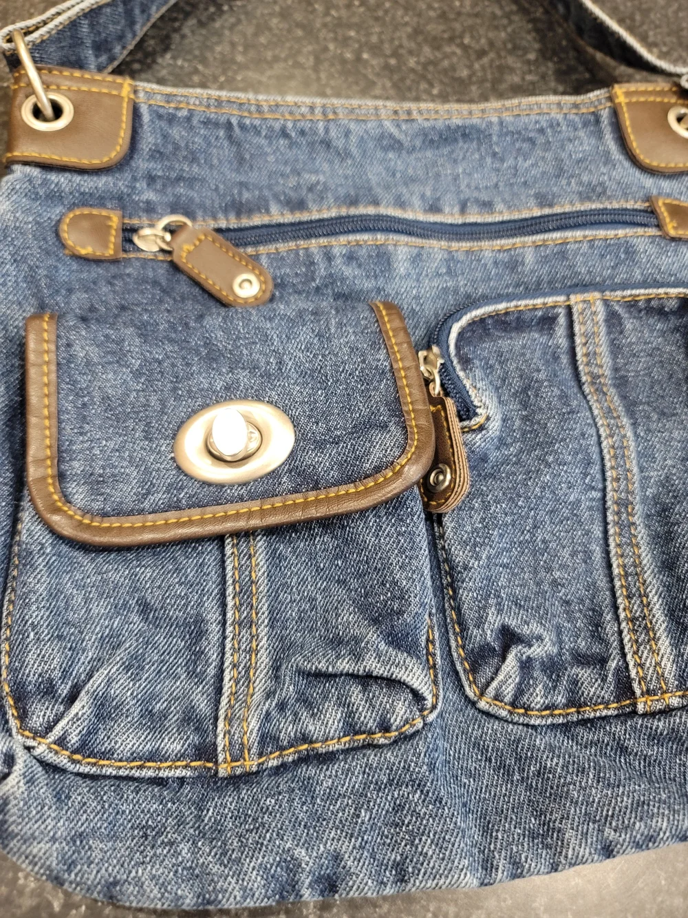 Y2K-style multi-pocket denim crossbody bag  blue jean